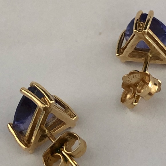 Tanzanite 14K trillion cut stud earrings - Picture 5 of 7